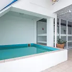 Apartamento 6 Person On A In *
