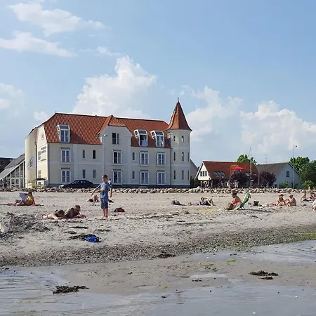 6 Person On A In Апартаменты