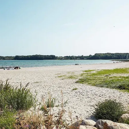 6 Person On A In Апартаменты