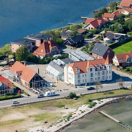 6 Person On A In Апартаменты