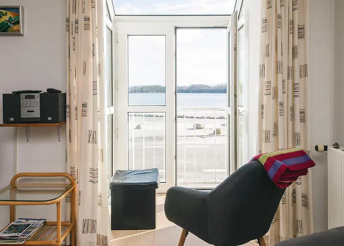 Apartamento 6 Person On A In *